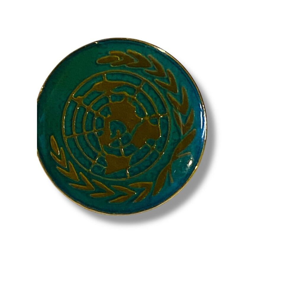 Vintage United Nations Lapel Pin Resin Green Goldtone .7" Diameter
